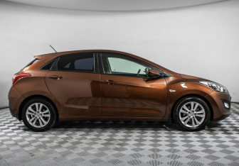 Подержанный автомобиль Hyundai i30 Hatchback 2012 года (4 фото)
