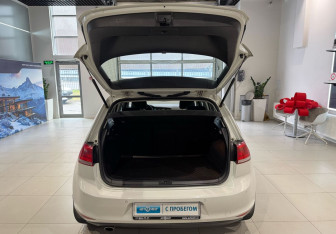 Подержанный автомобиль Volkswagen Golf Hatchback 2014 года (9 фото)