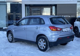 Подержанный автомобиль Mitsubishi ASX 2012 года (7 фото)