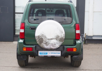Подержанный автомобиль Suzuki Jimny 2008 года (6 фото)