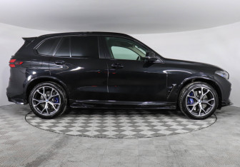 Подержанный автомобиль BMW X5 2020 года (6 фото)