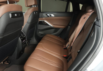 Подержанный автомобиль BMW X6 2024 года (10 фото)