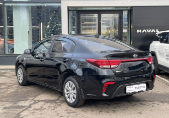Подержанный автомобиль Kia Rio Sedan 2018 года (7 фото)