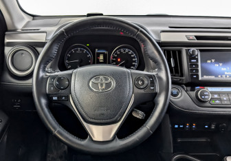 Подержанный автомобиль Toyota RAV4 2018 года (22 фото)