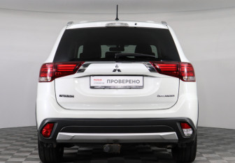 Подержанный автомобиль Mitsubishi Outlander 2016 года (6 фото)