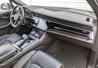 Подержанный автомобиль Audi Q7 2021 года (11 фото)