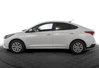 Подержанный автомобиль Hyundai Solaris Sedan 2021 года (8 фото)