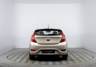 Подержанный автомобиль Hyundai Solaris Hatchback 2014 года (6 фото)