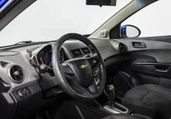 Подержанный автомобиль Chevrolet Aveo Sedan 2013 года (9 фото)