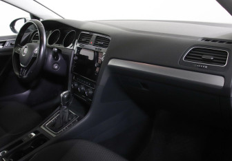 Подержанный автомобиль Volkswagen Golf Hatchback 2018 года (6 фото)