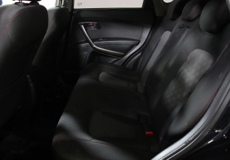 Подержанный автомобиль FAW Besturn X80 2017 года (11 фото)