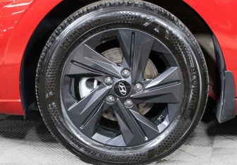 Подержанный автомобиль Hyundai Elantra Sedan 2021 года (5 фото)