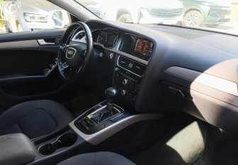 Подержанный автомобиль Audi A4 Sedan 2012 года (7 фото)