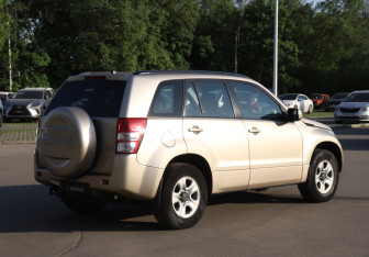 Подержанный автомобиль Suzuki Grand Vitara 2011 года (5 фото)