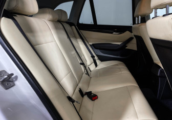 Подержанный автомобиль BMW X1 2011 года (14 фото)