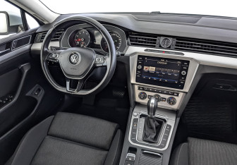 Подержанный автомобиль Volkswagen Passat Sedan 2019 года (28 фото)