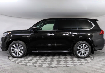 Подержанный автомобиль Lexus LX 2018 года (8 фото)
