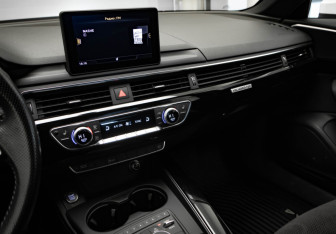 Подержанный автомобиль Audi A4 Sedan 2017 года (20 фото)
