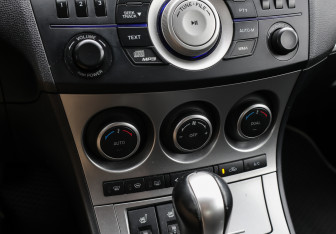 Подержанный автомобиль Mazda 3 Sedan 2009 года (16 фото)