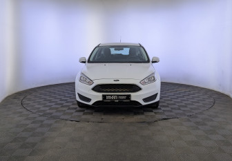 Подержанный автомобиль Ford Focus Hatchback 2017 года (2 фото)