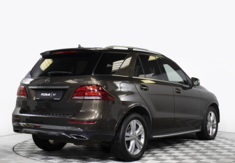 Подержанный автомобиль Mercedes-Benz GLE 2015 года (5 фото)