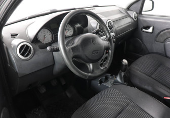 Подержанный автомобиль Renault Logan Sedan 2008 года (9 фото)