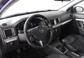 Подержанный автомобиль Opel Vectra Sedan 2007 года (5 фото)