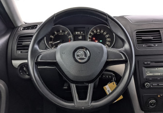 Подержанный автомобиль Skoda Yeti 2014 года (22 фото)