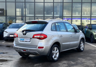 Подержанный автомобиль Renault Koleos 2012 года (5 фото)