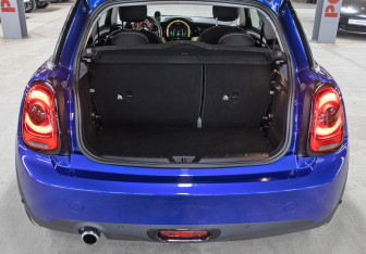 Подержанный автомобиль MINI Hatch 2018 года (10 фото)