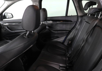 Подержанный автомобиль BMW X1 2018 года (14 фото)