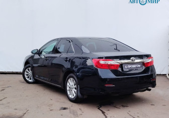 Подержанный автомобиль Toyota Camry Sedan 2013 года (6 фото)