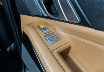 Подержанный автомобиль BMW X7 2019 года (30 фото)