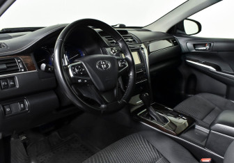 Подержанный автомобиль Toyota Camry Sedan 2017 года (10 фото)