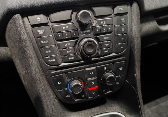 Подержанный автомобиль Opel Meriva 2012 года (15 фото)