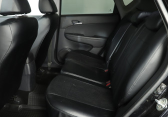 Подержанный автомобиль Hyundai i30 Hatchback 2011 года (10 фото)