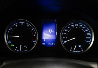 Подержанный автомобиль Toyota Corolla Sedan 2017 года (13 фото)