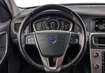 Подержанный автомобиль Volvo S60 2016 года (22 фото)