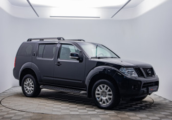 Подержанный автомобиль Nissan Pathfinder 2010 года (3 фото)