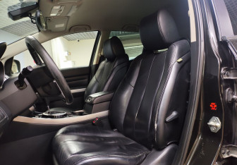 Подержанный автомобиль Mazda CX-7 2010 года (10 фото)