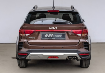 Подержанный автомобиль Kia Rio Hatchback 2022 года (6 фото)