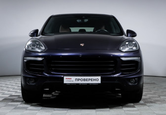 Подержанный автомобиль Porsche Cayenne 2016 года (2 фото)