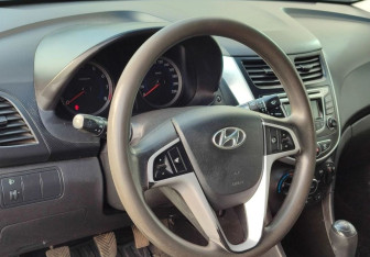 Подержанный автомобиль Hyundai Solaris Sedan 2012 года (14 фото)