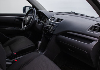 Подержанный автомобиль Suzuki Swift Hatchback 2011 года (10 фото)