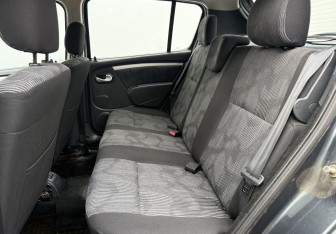 Подержанный автомобиль Renault Sandero 2010 года (11 фото)