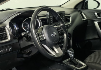 Подержанный автомобиль Kia Ceed Hatchback 2019 года (13 фото)