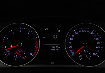 Подержанный автомобиль Volkswagen Golf Hatchback 2013 года (7 фото)