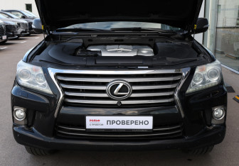 Подержанный автомобиль Lexus LX 2013 года (9 фото)