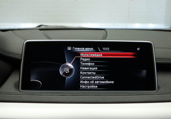Подержанный автомобиль BMW X6 2016 года (13 фото)