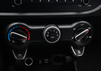 Подержанный автомобиль Kia Rio Hatchback 2019 года (16 фото)